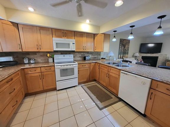 3rd image of 107 La Costa St APT 403
