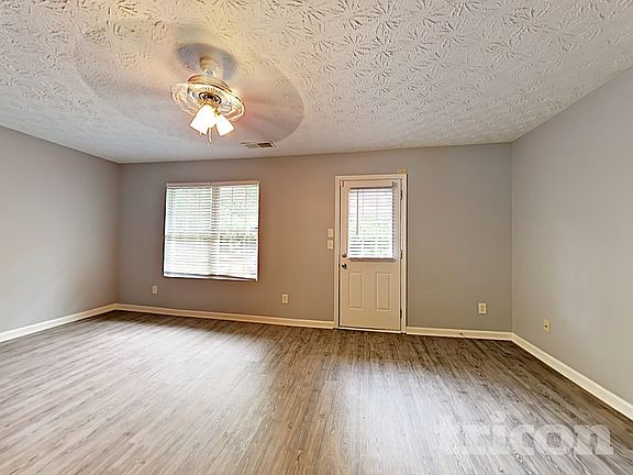 4th image of 418 Whippet St
