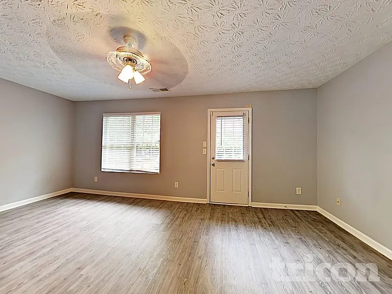418 Whippet St — Photo 4