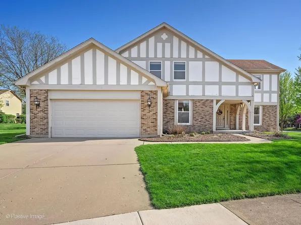 340 White Hall Ter, Bloomingdale, IL 60108
