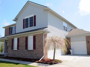 5542 Still Meadow Ln, Grand Blanc, MI 48439