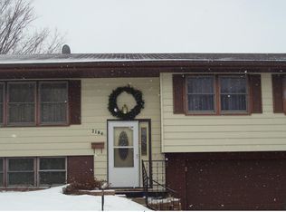 2186 Key Way Dr, Dubuque, IA 52002