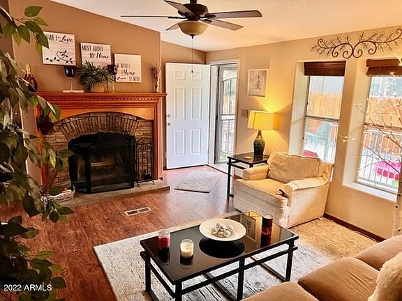 5th image of 365 E Oak Dr