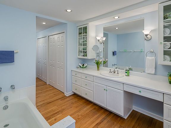 En Suite Master Bathroom