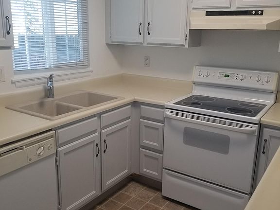 Kitchen - Main level