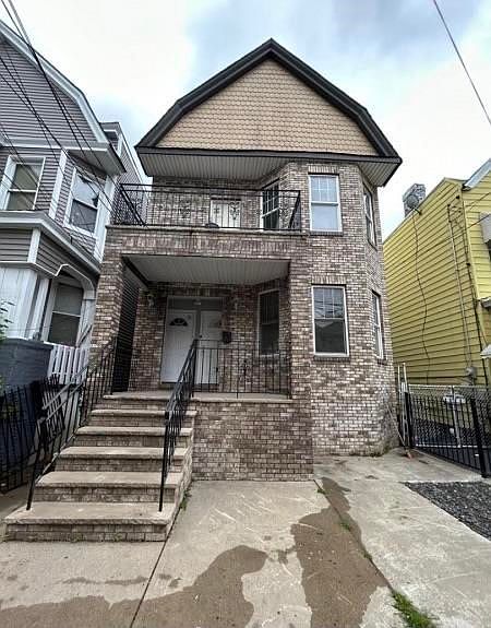 1st image of 109 Bidwell Ave