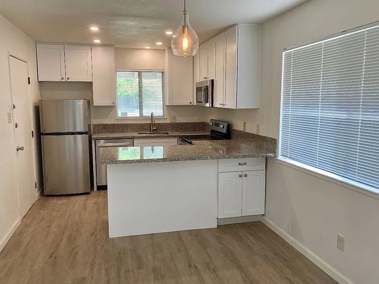 6121 Terrell Dr — Photo 3