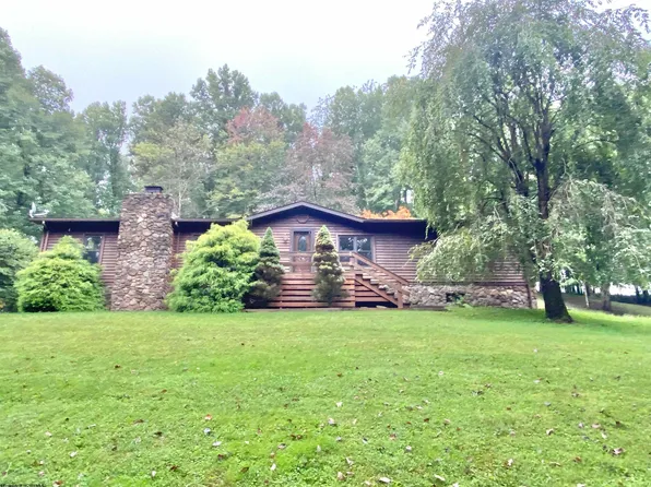 103 Cessna Dr, Bridgeport, WV 26330