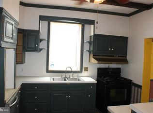 93 Main St, Womelsdorf, PA 19567