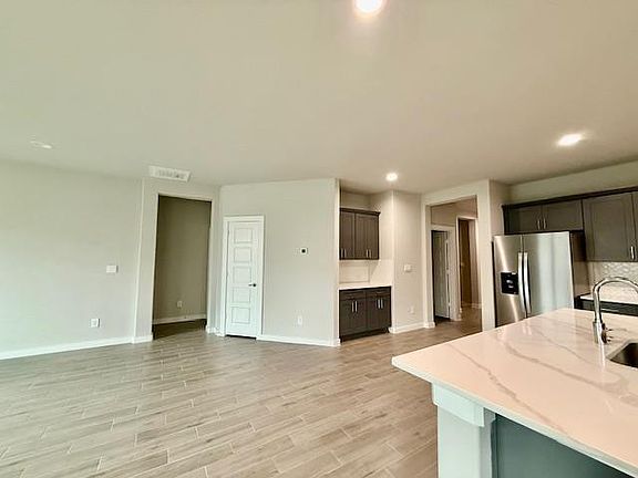 5th image of 2214 Somerset