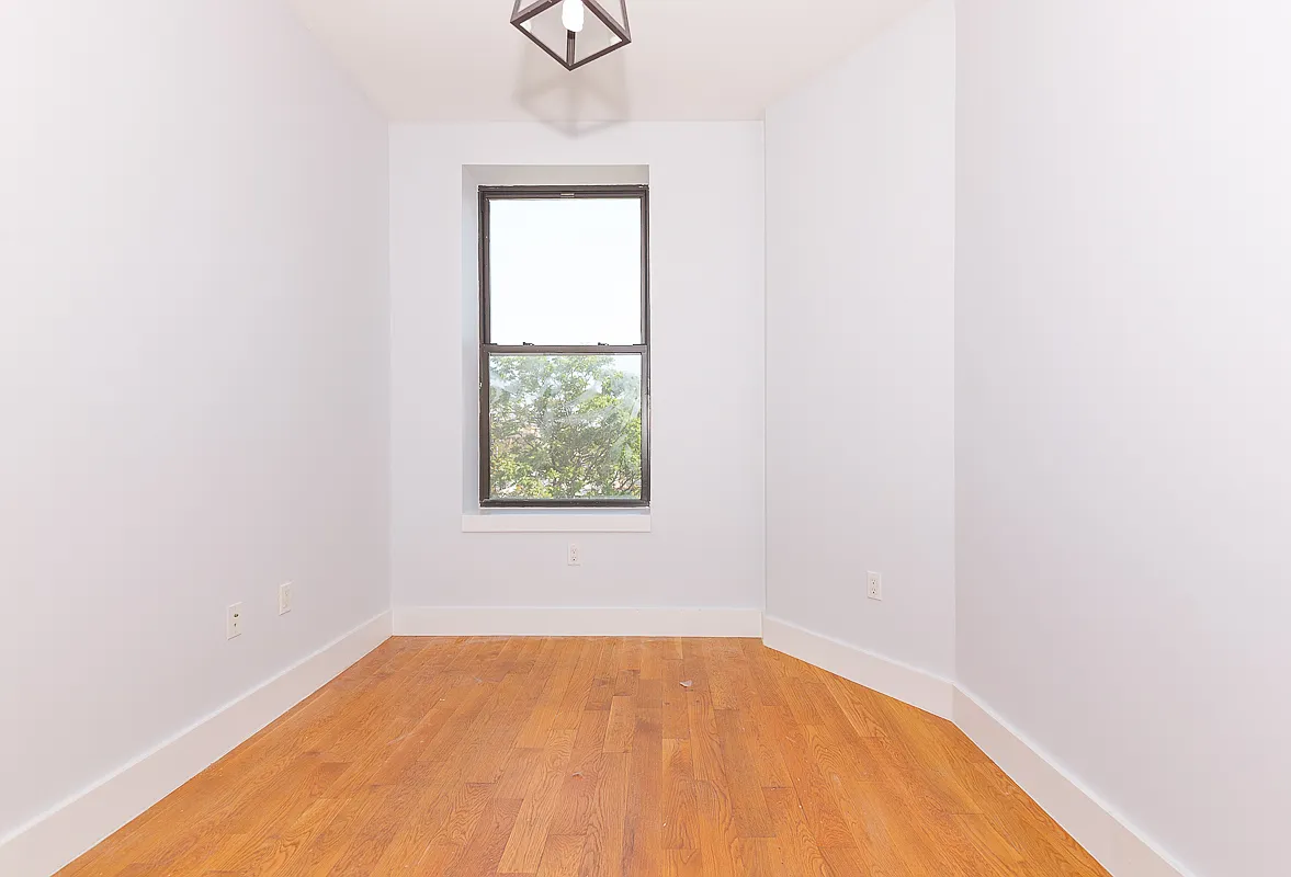 462 Pulaski Street — Photo 3