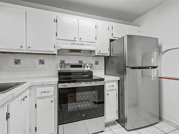 2nd image of 2831 Sunrise Lakes Dr E APT 204