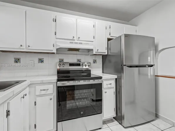 2831 Sunrise Lakes Dr E APT 204, Sunrise, FL 33322