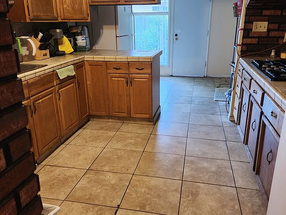 5th image of 8401 Darby Ave #2