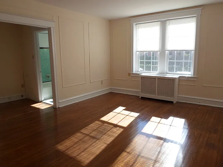 Upsal Gardens Apartments- Beautiful historical building with breathtaking charm! — Photo 31