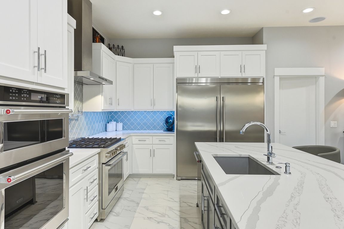 next background image