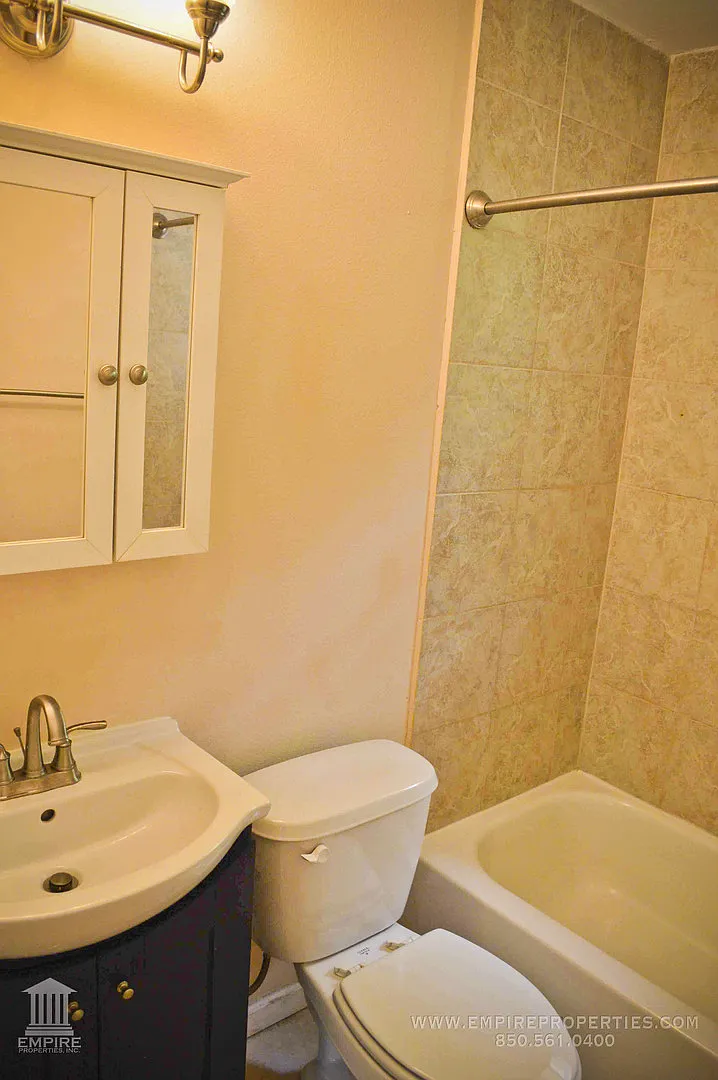 Cozy Apartment Near Campus — Photo 3
