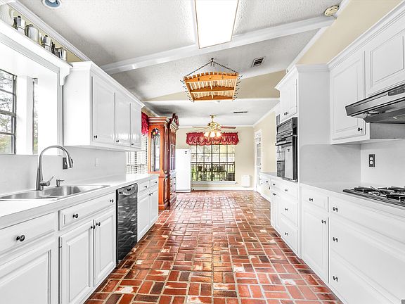 5th image of 15117 Wilmington Dr