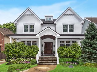 111 Tuttle Ave, Clarendon Hills, IL 60514