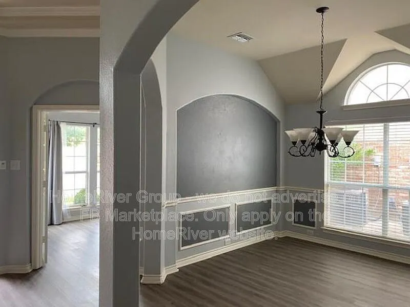 4 bed, 2.0 bath, 2305 sqft, $2,650 — Photo 4