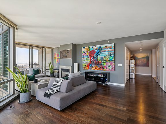 4th image of 355 1st St Penthouse S2702