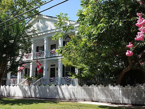3rd image of 117 Ann St