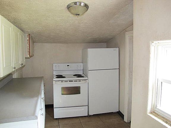 4th image of 437 W 19th St