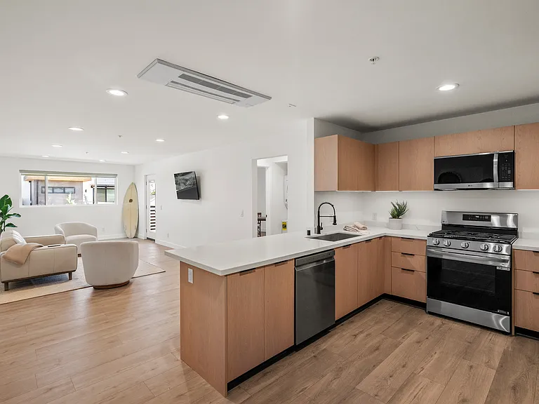24836 Narbonne Ave — Photo 6