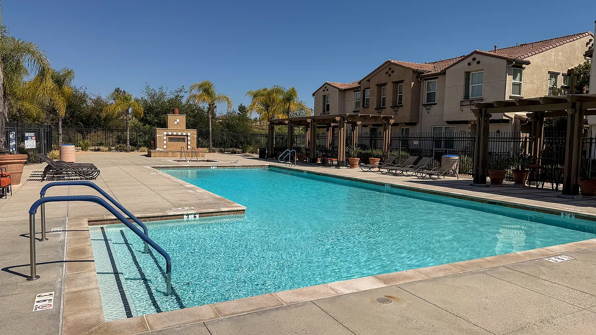 Community Pool Area - 40289 Calle Real
