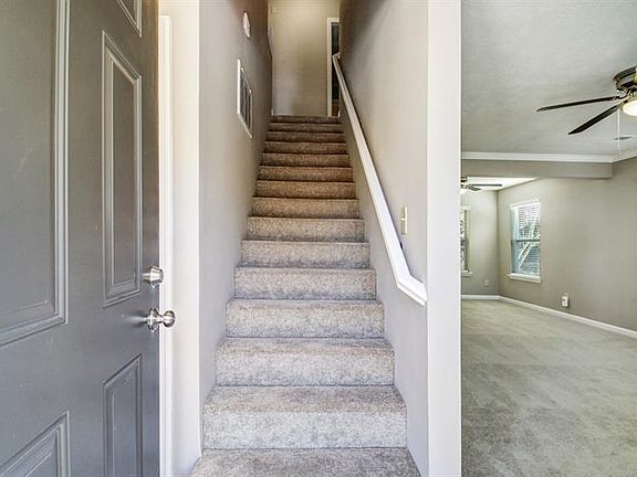 4th image of 582 Woodcrest Manor Dr