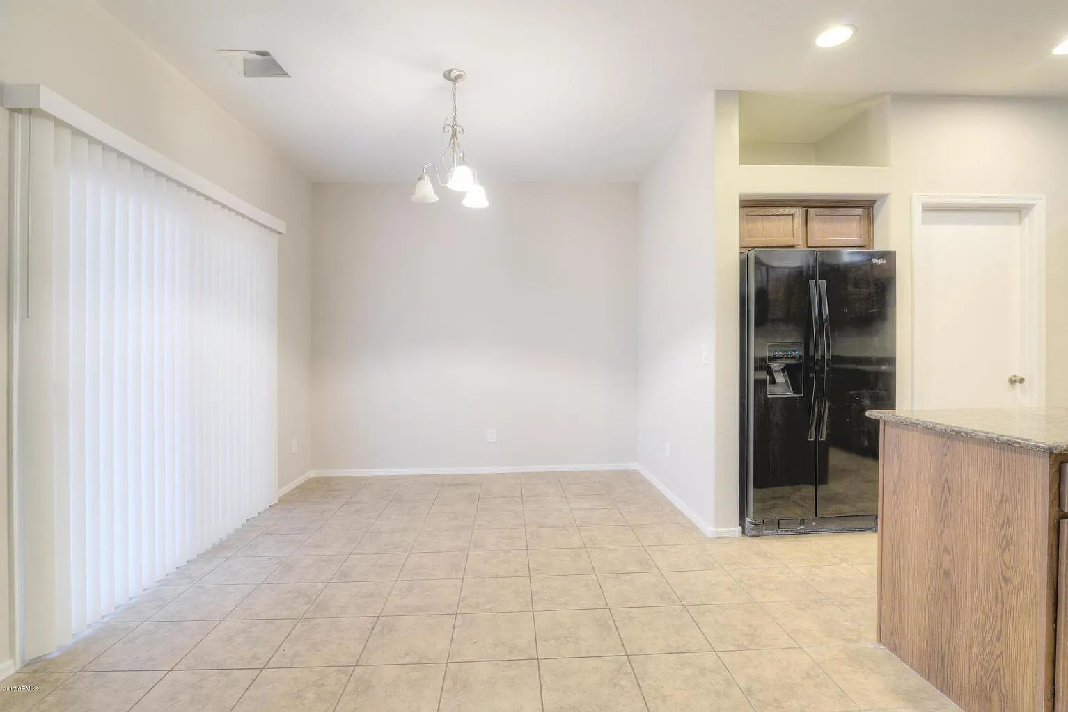 4 bed, 2.5 bath, 1991 sqft, $2,400 — Photo 4