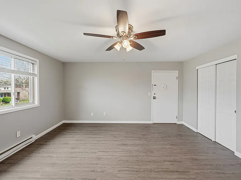 220 Oak Street — Photo 4