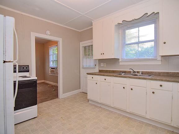 5th image of 1822 Redwood St
