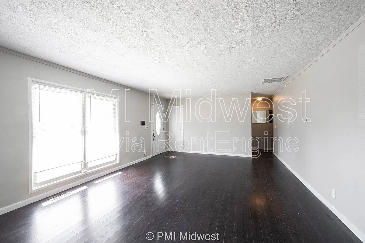 Building Photo - 3926 Malibu Dr