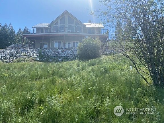 2nd image of 17 Lake Vista Spur