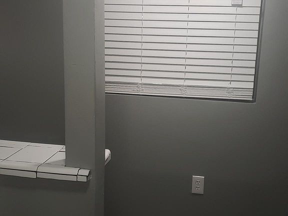 5th image of 1019 Hoover Ave