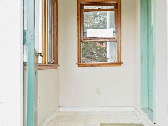 3rd image of 216 Buchanan Ave