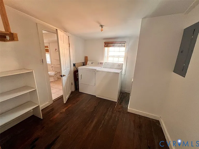 250 N Sycamore St — Photo 3