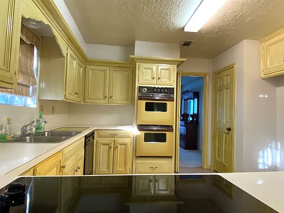 3rd image of 4202 Meadowbank Dr
