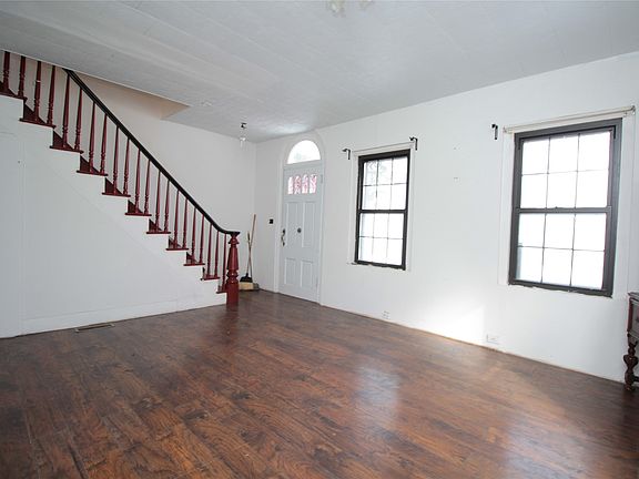 2nd image of 25 Meadow St