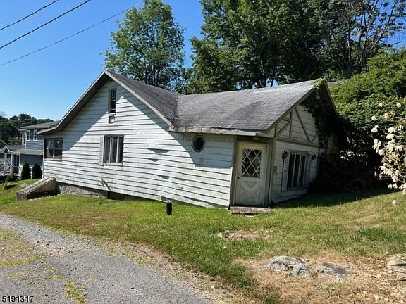 5th image of 216 Lakeside Ave