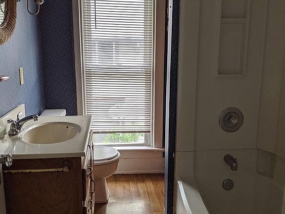 4th image of 213 N Maple St