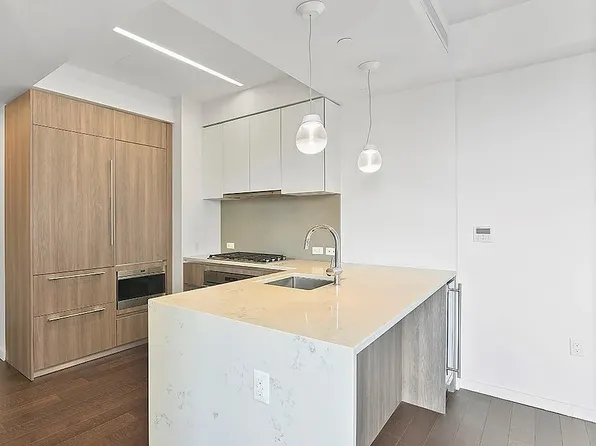 591 Third Avenue image 1 of 10