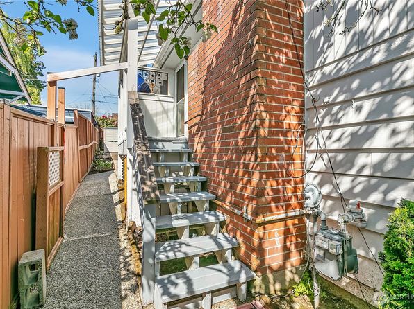 7351 32nd Avenue SW, Seattle, WA 98126