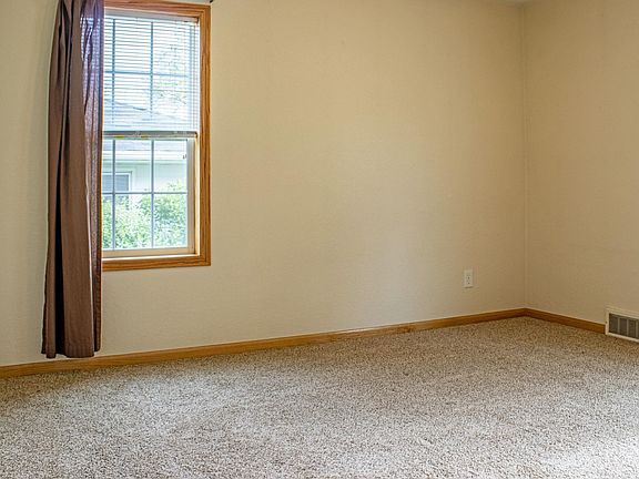 4th image of 515 Truman Ave