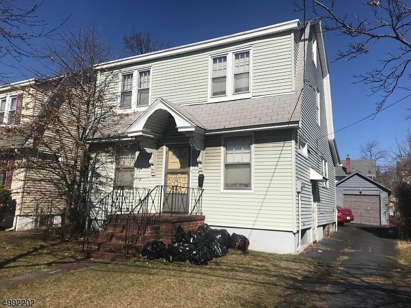 2nd image of 297 Ryan St