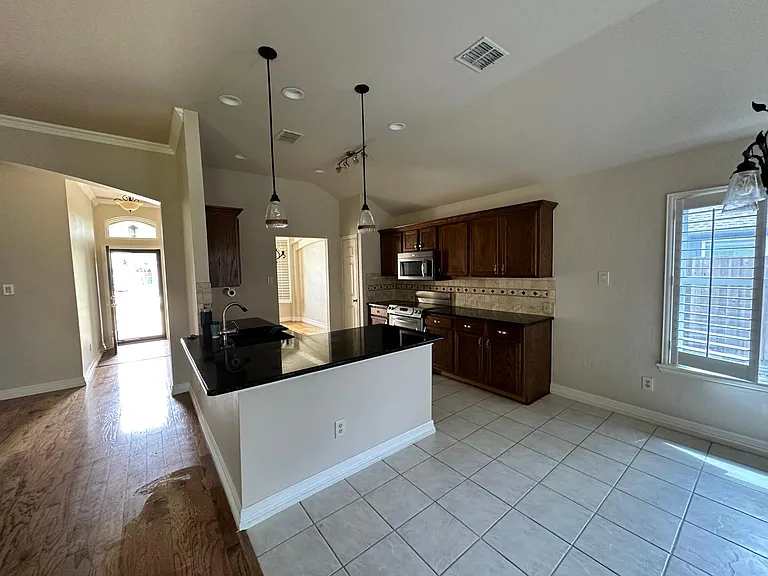 1630 Cedar Elm Dr — Photo 9