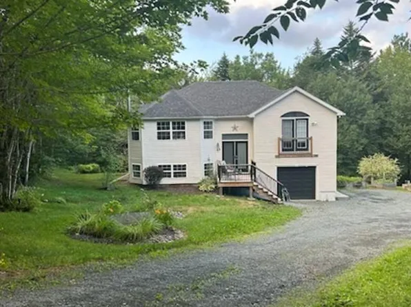65 Beamish Rd, East Hants, NS B0N 1Z0