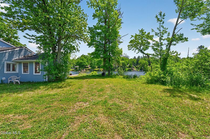 4th image of 218 Westside Drive