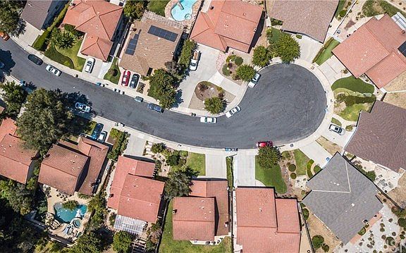 3rd image of 370 Castilian Ave